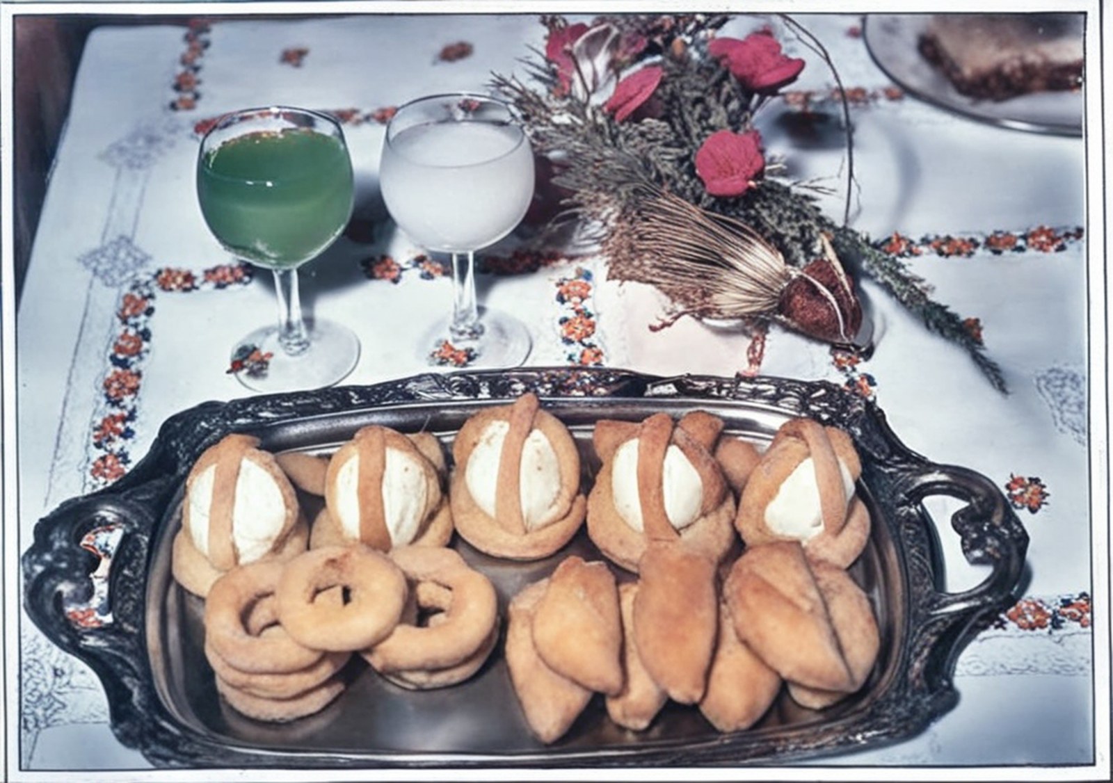 Kaâks farcis de dattes, et pâtes farcies aux œufs